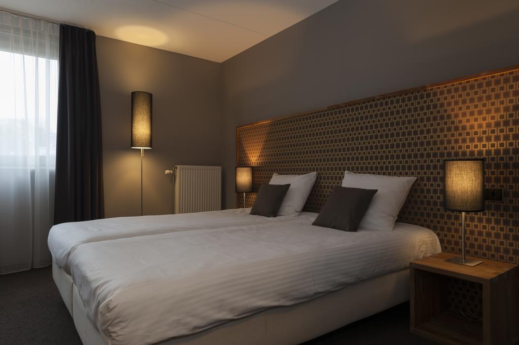 Linge Hotel Elst Exterior photo