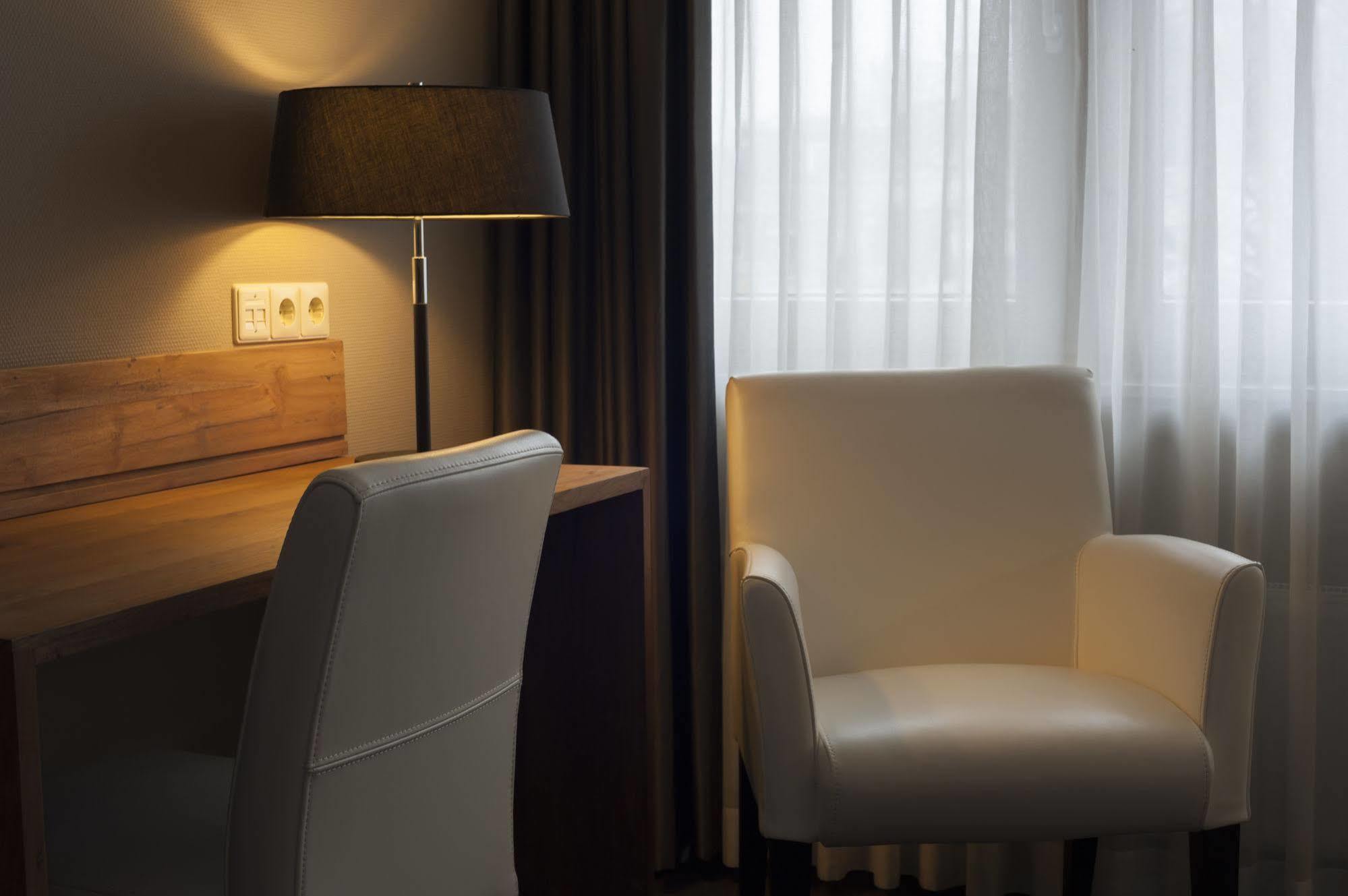 Linge Hotel Elst Exterior photo